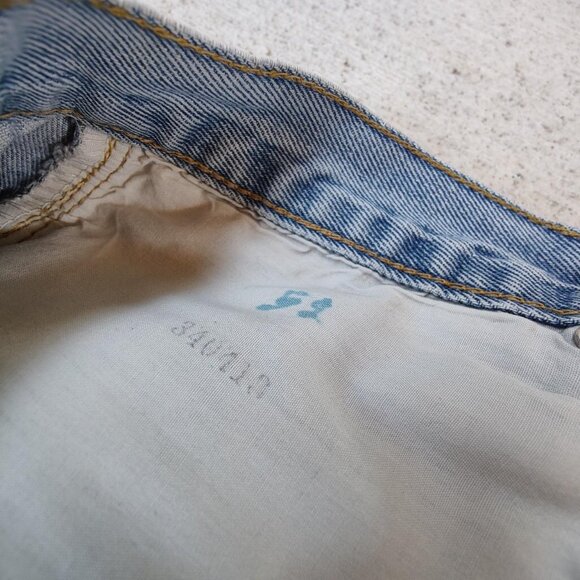 Vintage designer 'Moschino JEANS' light wash distressed denim jeans men's 32 - Picture 7 of 7